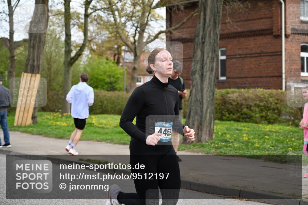 12.04.2026 - 45. Internationalen Wilhelmsburger Insellauf J. Mangold http://msf.ph/oto/9512197 12.04.2026 13:05:20 Ziel 5752, 3817, 5580, 2433, 5102, 5295, 3025, 3030, 5476, 4105, 3934, 5597, 5249, 5263, 5414, 4126, 4126, 3782, 3164, 4452, 4775, 5486, 4619, 3316, 4219, 5848, 5848, 2922, 3032 meine-sportfotos.de