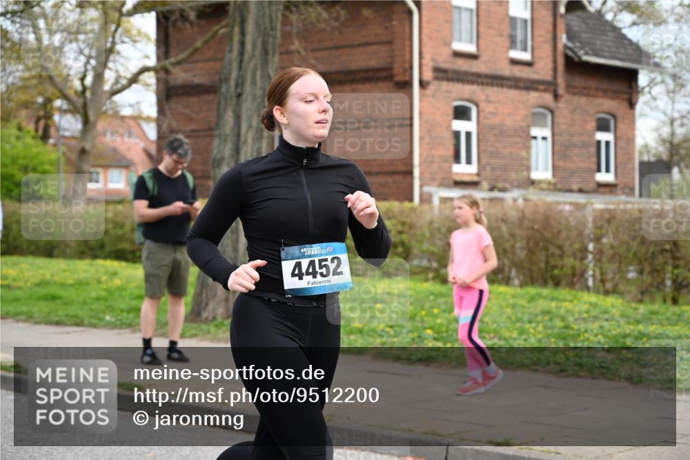 12.04.2026 - 45. Internationalen Wilhelmsburger Insellauf J. Mangold http://msf.ph/oto/9512200 12.04.2026 13:05:21 Ziel 5752, 3817, 5580, 2433, 5102, 5295, 3025, 3030, 5476, 4105, 3934, 5597, 5249, 5263, 5414, 4126, 3782, 3164, 3782, 3164, 4452, 4775, 5486, 4619, 3316, 4219, 5848, 2922, 3032 meine-sportfotos.de