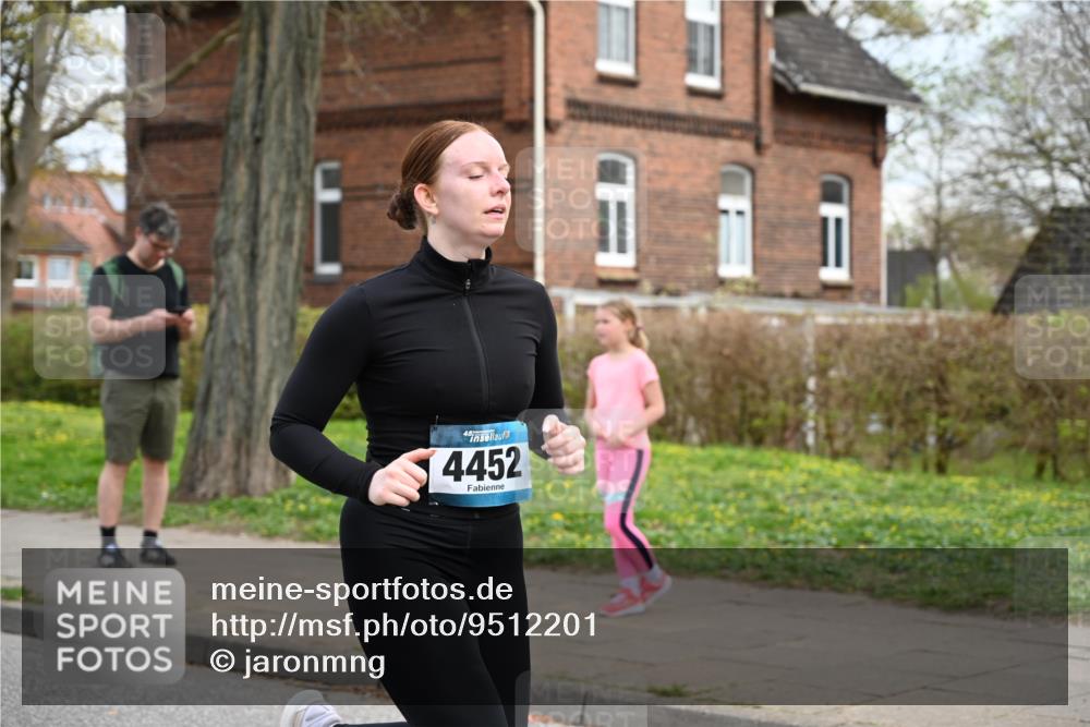 12.04.2026 - 45. Internationalen Wilhelmsburger Insellauf J. Mangold http://msf.ph/oto/9512201 12.04.2026 13:05:21 Ziel 5752, 3817, 5580, 2433, 5102, 5295, 3025, 3030, 5476, 4105, 3934, 5597, 5249, 5263, 5414, 4126, 3782, 3164, 3782, 3164, 4452, 4775, 5486, 4619, 3316, 4219, 5848, 2922, 3032 meine-sportfotos.de