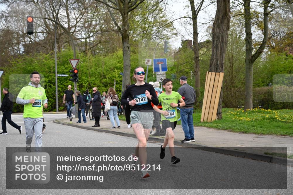 12.04.2026 - 45. Internationalen Wilhelmsburger Insellauf J. Mangold http://msf.ph/oto/9512214 12.04.2026 13:05:23 Ziel 3817, 5580, 2433, 5102, 5295, 3025, 3030, 5476, 4105, 3934, 5597, 5249, 5263, 5414, 4126, 3782, 3164, 4452, 4775, 4775, 5486, 4619, 3316, 4219, 5848, 2922, 3032, 4391, 5323, 4432 meine-sportfotos.de