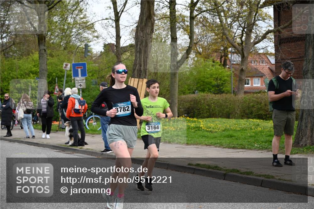 12.04.2026 - 45. Internationalen Wilhelmsburger Insellauf J. Mangold http://msf.ph/oto/9512221 12.04.2026 13:05:24 Ziel 3817, 5580, 2433, 5102, 5295, 3025, 3030, 5476, 4105, 3934, 5597, 5249, 5263, 5414, 4126, 3782, 3164, 4452, 4775, 5486, 4619, 3316, 4219, 5848, 2922, 3032, 4391, 5323, 4432 meine-sportfotos.de