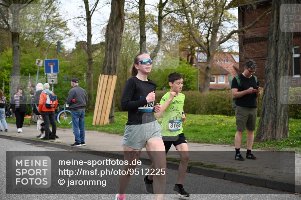 12.04.2026 - 45. Internationalen Wilhelmsburger Insellauf J. Mangold http://msf.ph/oto/9512225 12.04.2026 13:05:24 Ziel 3817, 5580, 2433, 5102, 5295, 3025, 3030, 5476, 4105, 3934, 5597, 5249, 5263, 5414, 4126, 3782, 3164, 4452, 4775, 5486, 4619, 3316, 4219, 5848, 2922, 3032, 4391, 5323, 4432 meine-sportfotos.de