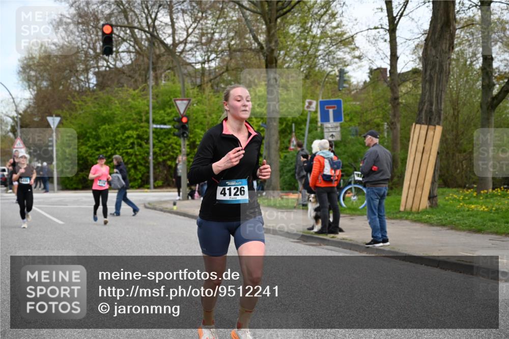 12.04.2026 - 45. Internationalen Wilhelmsburger Insellauf J. Mangold http://msf.ph/oto/9512241 12.04.2026 13:05:27 Ziel 5580, 2433, 5102, 5295, 3025, 3030, 5476, 4105, 3934, 5597, 5249, 5263, 5414, 4126, 3782, 3164, 4452, 4775, 5486, 4619, 3316, 4219, 5848, 2922, 3032, 4391, 5323, 4432, 4236, 5677 meine-sportfotos.de