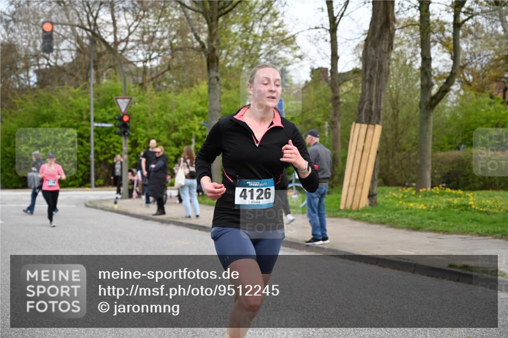 12.04.2026 - 45. Internationalen Wilhelmsburger Insellauf J. Mangold http://msf.ph/oto/9512245 12.04.2026 13:05:27 Ziel 5580, 2433, 5102, 5295, 3025, 3030, 5476, 4105, 3934, 5597, 5249, 5263, 5414, 4126, 3782, 3164, 4452, 4775, 5486, 4619, 3316, 4219, 5848, 2922, 3032, 4391, 5323, 4432, 4236, 5677 meine-sportfotos.de