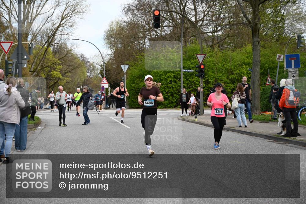 12.04.2026 - 45. Internationalen Wilhelmsburger Insellauf J. Mangold http://msf.ph/oto/9512251 12.04.2026 13:05:30 Ziel 5102, 5295, 3025, 3030, 5476, 4105, 3934, 5597, 5249, 5263, 5414, 4126, 3782, 3164, 4452, 4775, 5486, 4619, 3316, 4219, 4219, 5848, 2922, 3032, 4391, 5323, 4432, 4236, 5677, 4507, 4638 meine-sportfotos.de