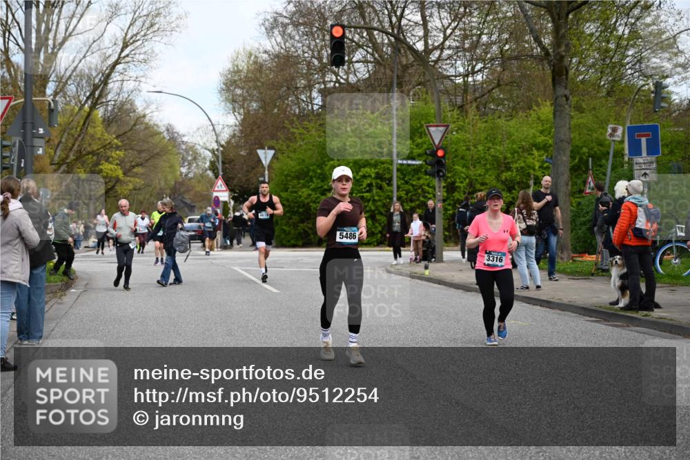 12.04.2026 - 45. Internationalen Wilhelmsburger Insellauf J. Mangold http://msf.ph/oto/9512254 12.04.2026 13:05:30 Ziel 5102, 5295, 3025, 3030, 5476, 4105, 3934, 5597, 5249, 5263, 5414, 4126, 3782, 3164, 4452, 4775, 5486, 4619, 3316, 4219, 4219, 5848, 2922, 3032, 4391, 5323, 4432, 4236, 5677, 4507, 4638 meine-sportfotos.de