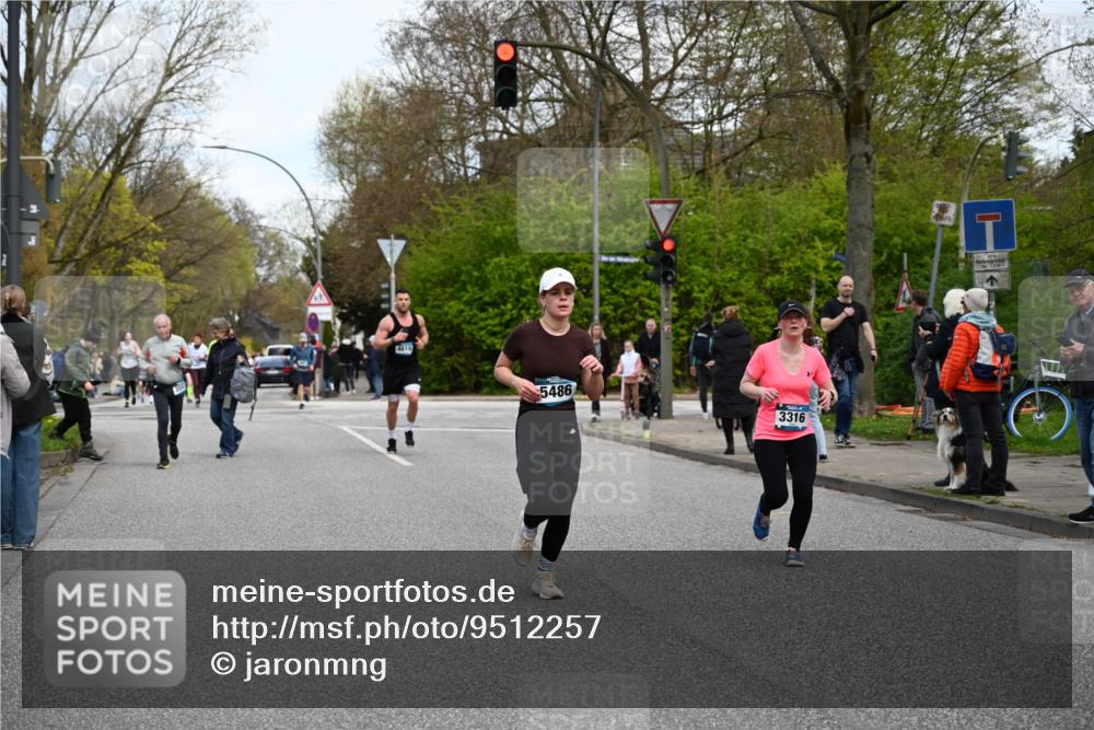12.04.2026 - 45. Internationalen Wilhelmsburger Insellauf J. Mangold http://msf.ph/oto/9512257 12.04.2026 13:05:30 Ziel 5102, 5295, 3025, 3030, 5476, 4105, 3934, 5597, 5249, 5263, 5414, 4126, 3782, 3164, 4452, 4775, 5486, 4619, 3316, 4219, 4219, 5848, 2922, 3032, 4391, 5323, 4432, 4236, 5677, 4507, 4638 meine-sportfotos.de
