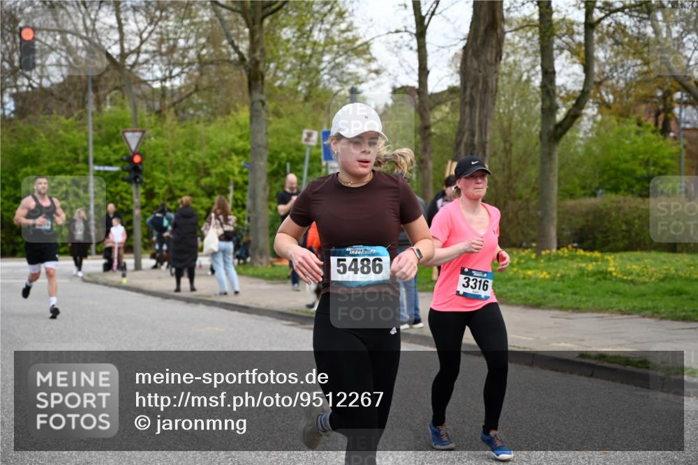 12.04.2026 - 45. Internationalen Wilhelmsburger Insellauf J. Mangold http://msf.ph/oto/9512267 12.04.2026 13:05:32 Ziel 3025, 3030, 5476, 4105, 3934, 5597, 5249, 5263, 5414, 4126, 3782, 3164, 4452, 4775, 5486, 4619, 3316, 4219, 5848, 5848, 2922, 3032, 3032, 4391, 5323, 4432, 4236, 5677, 4507, 4638, 4010, 4011, 5719, 4092 meine-sportfotos.de