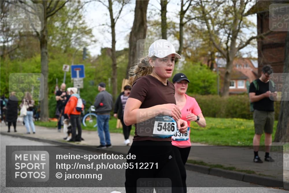 12.04.2026 - 45. Internationalen Wilhelmsburger Insellauf J. Mangold http://msf.ph/oto/9512271 12.04.2026 13:05:32 Ziel 3025, 3030, 5476, 4105, 3934, 5597, 5249, 5263, 5414, 4126, 3782, 3164, 4452, 4775, 5486, 4619, 3316, 4219, 5848, 5848, 2922, 3032, 3032, 4391, 5323, 4432, 4236, 5677, 4507, 4638, 4010, 4011, 5719, 4092 meine-sportfotos.de