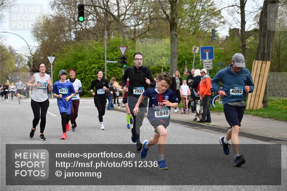 12.04.2026 - 45. Internationalen Wilhelmsburger Insellauf J. Mangold http://msf.ph/oto/9512336 12.04.2026 13:05:45 Ziel 4126, 3782, 3164, 4452, 4775, 5486, 4619, 3316, 4219, 5848, 2922, 3032, 4391, 5323, 4432, 4236, 5677, 4507, 4638, 4010, 4011, 5719, 4092, 4819, 5588, 2335, 4819, 5588, 2335, 4897, 2584, 3591, 5859, 4657, 4006, 5218, 4133, 3264, 4091, 3278, 3877, 3943, 3804 meine-sportfotos.de