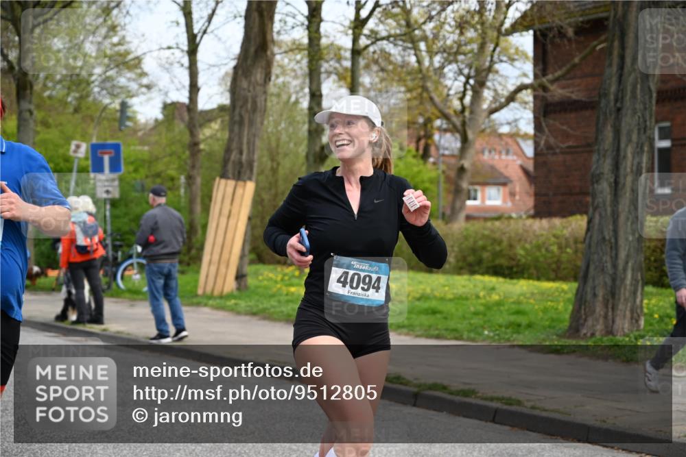 12.04.2026 - 45. Internationalen Wilhelmsburger Insellauf J. Mangold http://msf.ph/oto/9512805 12.04.2026 13:07:04 Ziel 3292, 5510, 4885, 4514, 4138, 4764, 4665, 5713, 5194, 5069, 5076, 4723, 4724, 2943, 4722, 5202, 4094, 3672, 5497, 5499, 5461, 3242, 5078, 2925, 5226, 2745, 5028, 5148, 3641, 5426, 5216, 5431, 5425, 5735, 5401, 2728, 2478, 2477 meine-sportfotos.de