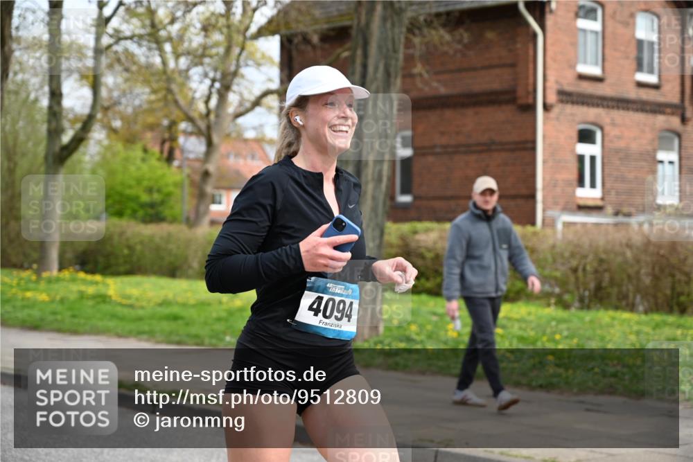 12.04.2026 - 45. Internationalen Wilhelmsburger Insellauf J. Mangold http://msf.ph/oto/9512809 12.04.2026 13:07:05 Ziel 3292, 5510, 4885, 4514, 4138, 4764, 4665, 5713, 5194, 5069, 5076, 4723, 4724, 2943, 4722, 5202, 4094, 3672, 5497, 5499, 5461, 3242, 5078, 2925, 5226, 2745, 5028, 5148, 3641, 3641, 5426, 5216, 5431, 5425, 5735, 5401, 2728, 2478, 2477 meine-sportfotos.de