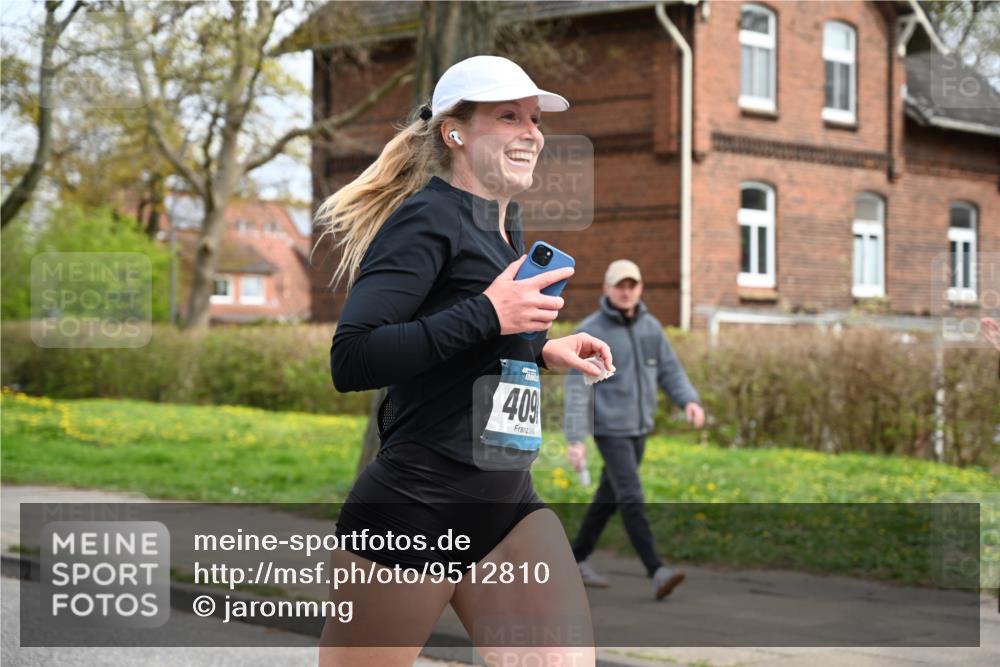 12.04.2026 - 45. Internationalen Wilhelmsburger Insellauf J. Mangold http://msf.ph/oto/9512810 12.04.2026 13:07:05 Ziel 3292, 5510, 4885, 4514, 4138, 4764, 4665, 5713, 5194, 5069, 5076, 4723, 4724, 2943, 4722, 5202, 4094, 3672, 5497, 5499, 5461, 3242, 5078, 2925, 5226, 2745, 5028, 5148, 3641, 3641, 5426, 5216, 5431, 5425, 5735, 5401, 2728, 2478, 2477 meine-sportfotos.de