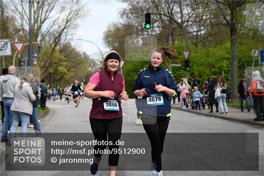 12.04.2026 - 45. Internationalen Wilhelmsburger Insellauf J. Mangold http://msf.ph/oto/9512900 12.04.2026 13:07:20 Ziel 5713, 5194, 5069, 5076, 4723, 4724, 2943, 4722, 5202, 4094, 3672, 5497, 5499, 5461, 3242, 5078, 2925, 5226, 2745, 5028, 5148, 3641, 5426, 5216, 5216, 5431, 5425, 5735, 5401, 2728, 2478, 2477, 5564, 4437, 4436, 2421, 2421, 4676, 3868, 4405, 4725, 4416, 3970, 4795, 3120, 5103, 4845, 5320 meine-sportfotos.de