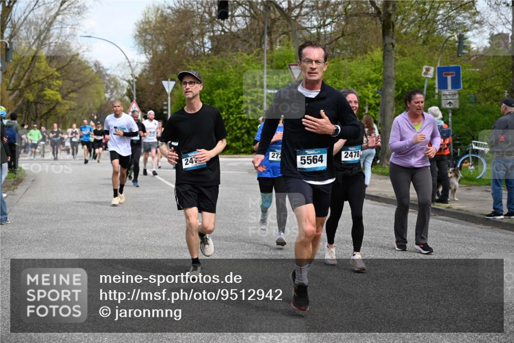 12.04.2026 - 45. Internationalen Wilhelmsburger Insellauf J. Mangold http://msf.ph/oto/9512942 12.04.2026 13:07:29 Ziel 3242, 5078, 2925, 5226, 2745, 5028, 5148, 3641, 5426, 5216, 5431, 5425, 5735, 5401, 2728, 2478, 2477, 5564, 4437, 4436, 2421, 4676, 3868, 4405, 4725, 4416, 3970, 4795, 3120, 5103, 4845, 5320, 5320, 5568, 4161, 5753, 4218, 4199, 5220, 3070, 4736 meine-sportfotos.de