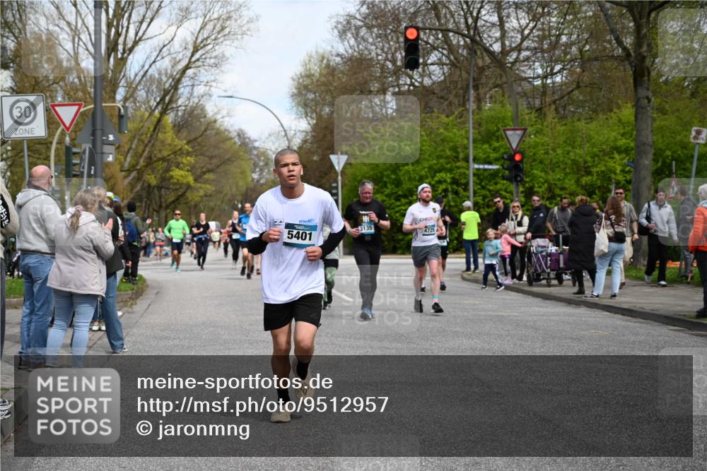 12.04.2026 - 45. Internationalen Wilhelmsburger Insellauf J. Mangold http://msf.ph/oto/9512957 12.04.2026 13:07:32 Ziel 5078, 2925, 5226, 2745, 5028, 5148, 3641, 5426, 5216, 5431, 5425, 5735, 5401, 2728, 2478, 2477, 5564, 4437, 4436, 2421, 2421, 4676, 3868, 4405, 4725, 4416, 3970, 4795, 3120, 5103, 4845, 5320, 5568, 4161, 5753, 4218, 4199, 5220, 3070, 4736, 4149, 4912 meine-sportfotos.de