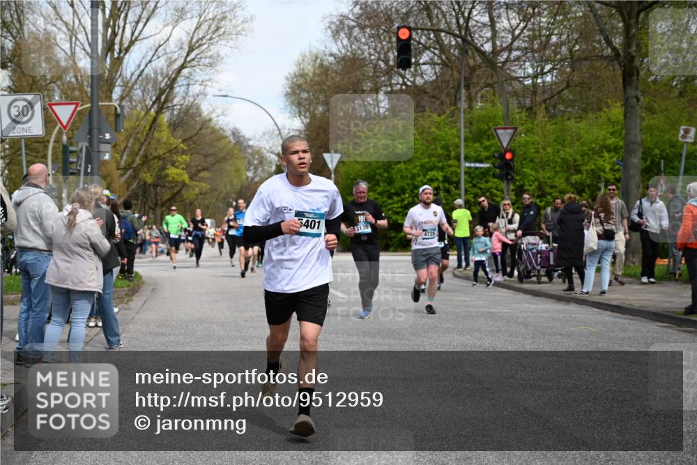 12.04.2026 - 45. Internationalen Wilhelmsburger Insellauf J. Mangold http://msf.ph/oto/9512959 12.04.2026 13:07:32 Ziel 5078, 2925, 5226, 2745, 5028, 5148, 3641, 5426, 5216, 5431, 5425, 5735, 5401, 2728, 2478, 2477, 5564, 4437, 4436, 2421, 2421, 4676, 3868, 4405, 4725, 4416, 3970, 4795, 3120, 5103, 4845, 5320, 5568, 4161, 5753, 4218, 4199, 5220, 3070, 4736, 4149, 4912 meine-sportfotos.de