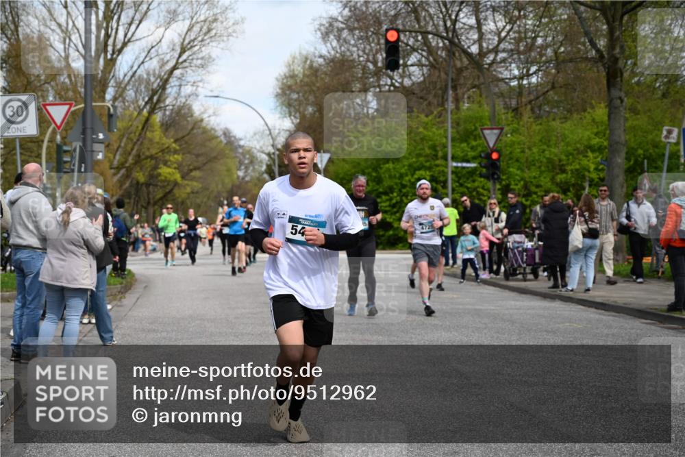 12.04.2026 - 45. Internationalen Wilhelmsburger Insellauf J. Mangold http://msf.ph/oto/9512962 12.04.2026 13:07:32 Ziel 5078, 2925, 5226, 2745, 5028, 5148, 3641, 5426, 5216, 5431, 5425, 5735, 5401, 2728, 2478, 2477, 5564, 4437, 4436, 2421, 2421, 4676, 3868, 4405, 4725, 4416, 3970, 4795, 3120, 5103, 4845, 5320, 5568, 4161, 5753, 4218, 4199, 5220, 3070, 4736, 4149, 4912 meine-sportfotos.de