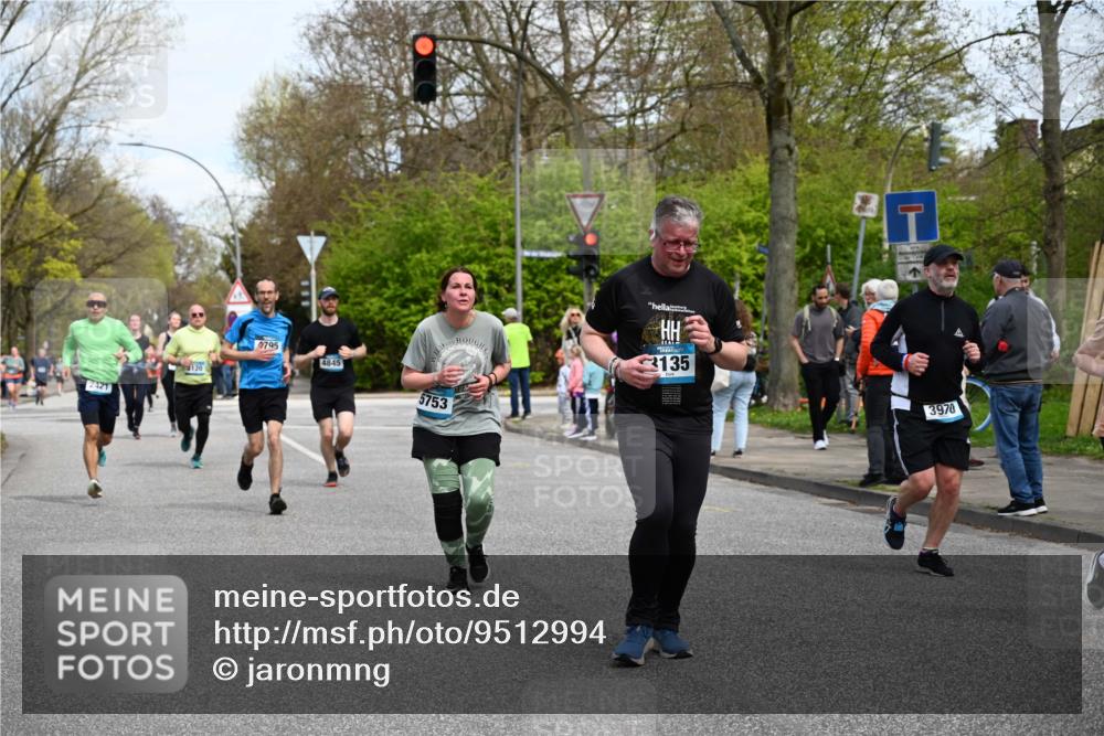 12.04.2026 - 45. Internationalen Wilhelmsburger Insellauf J. Mangold http://msf.ph/oto/9512994 12.04.2026 13:07:36 Ziel 5226, 2745, 5028, 5148, 3641, 5426, 5216, 5431, 5425, 5735, 5401, 2728, 2478, 2477, 5564, 4437, 4436, 2421, 4676, 3868, 4405, 4725, 4416, 3970, 4795, 4795, 3120, 5103, 4845, 5320, 5568, 4161, 5753, 4218, 4199, 5220, 3070, 4736, 4149, 4912, 4300, 3135, 3795 meine-sportfotos.de