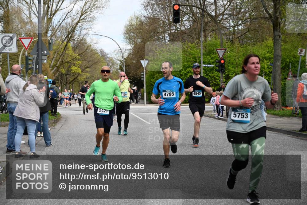 12.04.2026 - 45. Internationalen Wilhelmsburger Insellauf J. Mangold http://msf.ph/oto/9513010 12.04.2026 13:07:38 Ziel 5148, 3641, 5426, 5216, 5431, 5425, 5735, 5401, 2728, 2478, 2477, 5564, 4437, 4436, 2421, 4676, 3868, 4405, 4725, 4416, 3970, 4795, 3120, 5103, 4845, 5320, 5568, 4161, 5753, 4218, 4199, 5220, 3070, 4736, 4149, 4912, 4300, 3135, 3795, 5215, 4940 meine-sportfotos.de