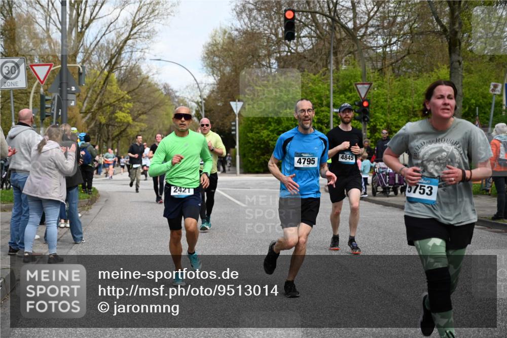 12.04.2026 - 45. Internationalen Wilhelmsburger Insellauf J. Mangold http://msf.ph/oto/9513014 12.04.2026 13:07:38 Ziel 5148, 3641, 5426, 5216, 5431, 5425, 5735, 5401, 2728, 2478, 2477, 5564, 4437, 4436, 2421, 4676, 3868, 4405, 4725, 4416, 3970, 4795, 3120, 5103, 4845, 5320, 5568, 4161, 5753, 4218, 4199, 5220, 3070, 4736, 4149, 4912, 4300, 3135, 3795, 5215, 4940 meine-sportfotos.de