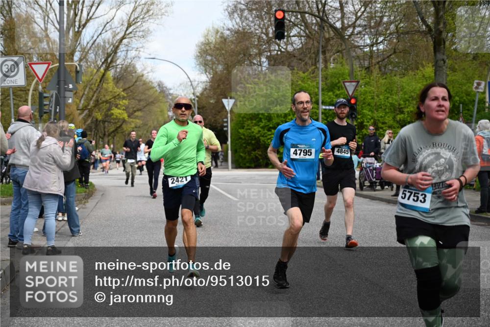 12.04.2026 - 45. Internationalen Wilhelmsburger Insellauf J. Mangold http://msf.ph/oto/9513015 12.04.2026 13:07:38 Ziel 5148, 3641, 5426, 5216, 5431, 5425, 5735, 5401, 2728, 2478, 2477, 5564, 4437, 4436, 2421, 4676, 3868, 4405, 4725, 4416, 3970, 4795, 3120, 5103, 4845, 5320, 5568, 4161, 5753, 4218, 4199, 5220, 3070, 4736, 4149, 4912, 4300, 3135, 3795, 5215, 4940 meine-sportfotos.de
