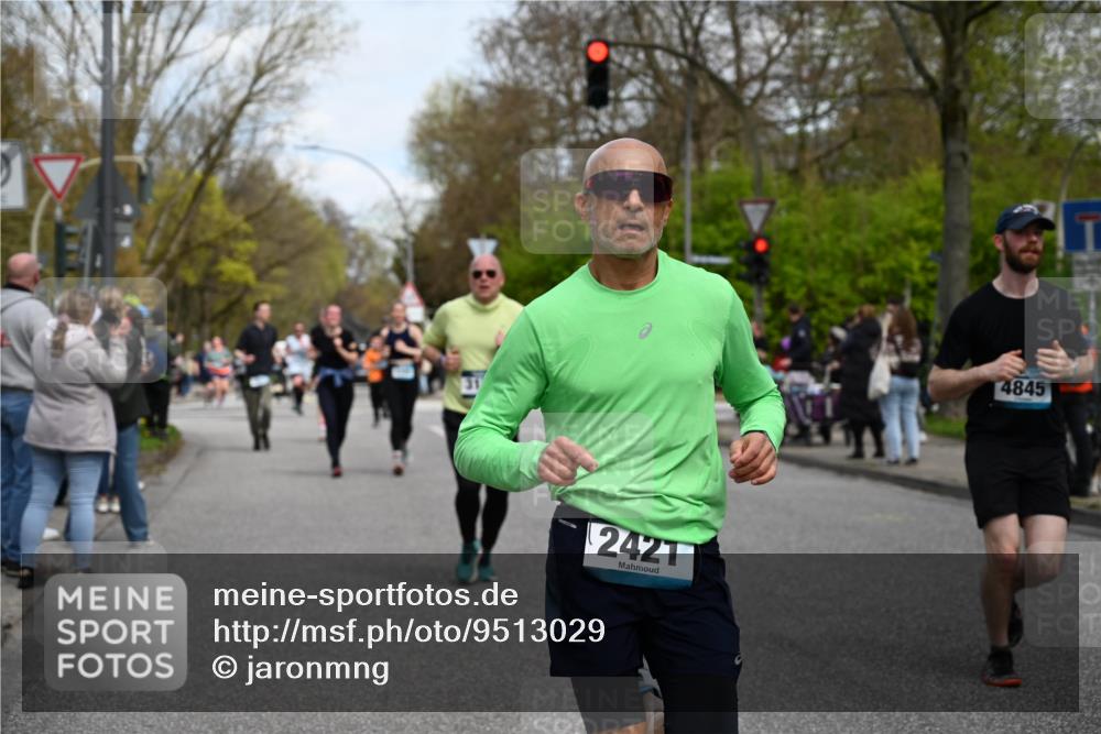 12.04.2026 - 45. Internationalen Wilhelmsburger Insellauf J. Mangold http://msf.ph/oto/9513029 12.04.2026 13:07:40 Ziel 3641, 5426, 5216, 5431, 5425, 5735, 5401, 2728, 2478, 2477, 5564, 4437, 4436, 2421, 4676, 3868, 4405, 4725, 4416, 3970, 4795, 3120, 5103, 4845, 5320, 5568, 4161, 5753, 4218, 4199, 5220, 3070, 4736, 4149, 4912, 4300, 3135, 3795, 5215, 4940 meine-sportfotos.de