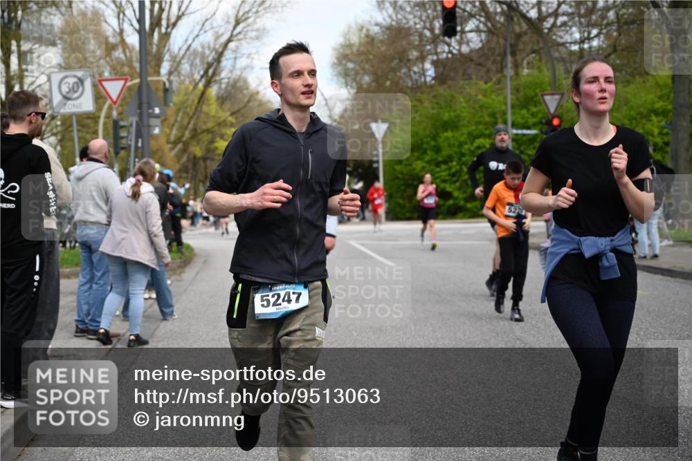 12.04.2026 - 45. Internationalen Wilhelmsburger Insellauf J. Mangold http://msf.ph/oto/9513063 12.04.2026 13:07:46 Ziel 5431, 5425, 5735, 5401, 2728, 2478, 2477, 5564, 4437, 4436, 2421, 4676, 3868, 4405, 4725, 4416, 3970, 4795, 3120, 5103, 4845, 5320, 5568, 4161, 5753, 4161, 5753, 4218, 4199, 5220, 3070, 4736, 4149, 4912, 4300, 3135, 3795, 5215, 4940, 4454, 4046, 4824, 5548, 5547, 4640, 5231 meine-sportfotos.de