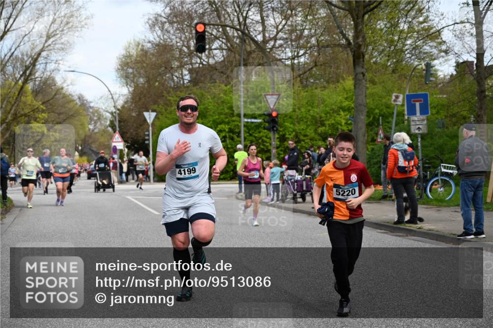 12.04.2026 - 45. Internationalen Wilhelmsburger Insellauf J. Mangold http://msf.ph/oto/9513086 12.04.2026 13:07:49 Ziel 5735, 5401, 2728, 2478, 2477, 5564, 4437, 4436, 2421, 4676, 3868, 4405, 4725, 4416, 3970, 4795, 3120, 5103, 4845, 5320, 5568, 4161, 5753, 4218, 4199, 5220, 5220, 3070, 4736, 4149, 4912, 4300, 3135, 3795, 5215, 5215, 4940, 4454, 4046, 4824, 5548, 5547, 4640, 5231, 5306 meine-sportfotos.de