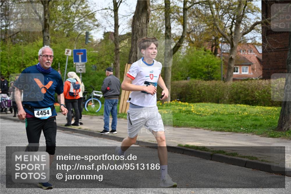 12.04.2026 - 45. Internationalen Wilhelmsburger Insellauf J. Mangold http://msf.ph/oto/9513186 12.04.2026 13:08:05 Ziel 5320, 5568, 4161, 5753, 4218, 4199, 5220, 3070, 4736, 4149, 4912, 4300, 3135, 3795, 5215, 4940, 4454, 4046, 4824, 5548, 5547, 4640, 5231, 5306, 3896, 4967, 4967, 2436, 2045, 3745, 2046, 4102, 5795, 4860, 5313, 5027, 5093 meine-sportfotos.de
