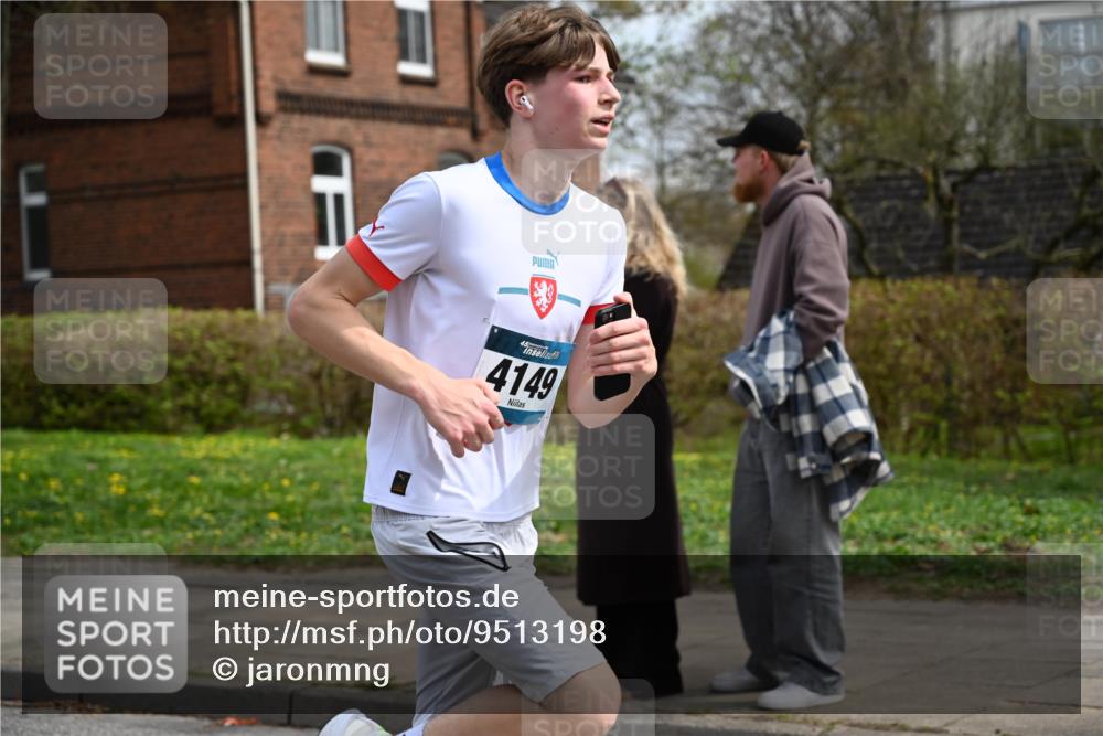 12.04.2026 - 45. Internationalen Wilhelmsburger Insellauf J. Mangold http://msf.ph/oto/9513198 12.04.2026 13:08:06 Ziel 5320, 5568, 4161, 5753, 4218, 4199, 5220, 3070, 4736, 4149, 4912, 4300, 3135, 3795, 5215, 4940, 4454, 4454, 4046, 4824, 5548, 5547, 4640, 5231, 5306, 3896, 4967, 2436, 2436, 2045, 3745, 2046, 4102, 5795, 4860, 5313, 5027, 5093, 5020 meine-sportfotos.de