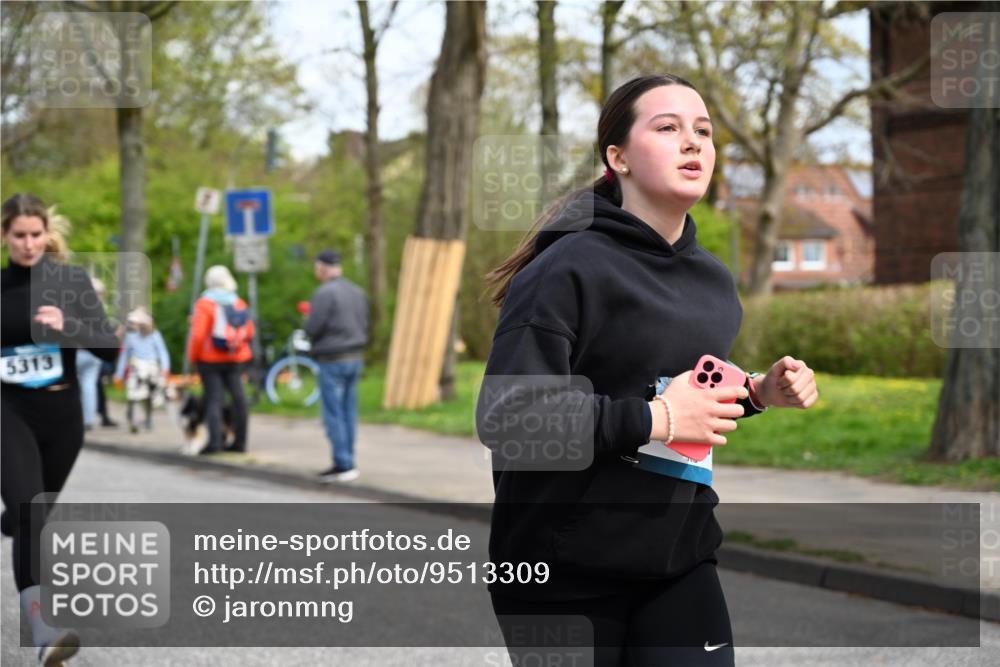 12.04.2026 - 45. Internationalen Wilhelmsburger Insellauf J. Mangold http://msf.ph/oto/9513309 12.04.2026 13:08:30 Ziel 4454, 4046, 4824, 5548, 5547, 4640, 5231, 5306, 3896, 4967, 2436, 2045, 3745, 2046, 4102, 5795, 4860, 5313, 5027, 5093, 5020, 5020, 4265, 3035, 5305, 4757, 4039, 4901, 5746, 2560, 5229, 2077, 2923, 2077, 2923, 4652, 2260, 3261, 5324, 3406, 3359, 2981, 5712, 3791, 4453, 4204, 4611, 2440 meine-sportfotos.de