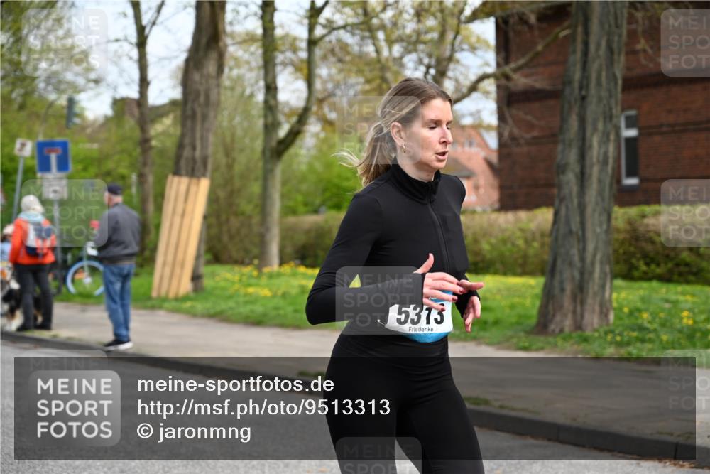 12.04.2026 - 45. Internationalen Wilhelmsburger Insellauf J. Mangold http://msf.ph/oto/9513313 12.04.2026 13:08:31 Ziel 4454, 4046, 4824, 5548, 5547, 4640, 5231, 5306, 3896, 4967, 2436, 2045, 3745, 2046, 4102, 5795, 4860, 5313, 5027, 5093, 5020, 4265, 4265, 3035, 5305, 4757, 4039, 4901, 5746, 2560, 5229, 2077, 2923, 4652, 2260, 3261, 5324, 3406, 3359, 2981, 5712, 3791, 4453, 4204, 4611, 2440 meine-sportfotos.de