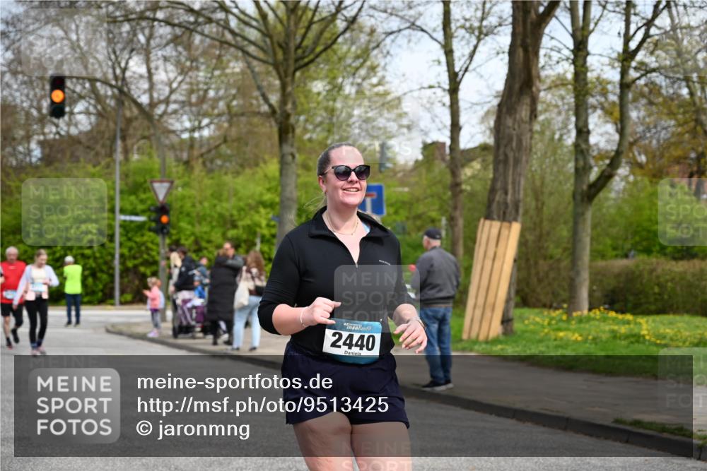 12.04.2026 - 45. Internationalen Wilhelmsburger Insellauf J. Mangold http://msf.ph/oto/9513425 12.04.2026 13:08:54 Ziel 5027, 5093, 5020, 4265, 3035, 5305, 4757, 4039, 4901, 5746, 2560, 5229, 2077, 2923, 4652, 2260, 3261, 5324, 3406, 3359, 2981, 5712, 3791, 4453, 4204, 4611, 2440, 4611, 2440, 2011, 5783, 4973, 4771, 5586, 5596, 4777, 5641, 5631, 4318, 4911, 4857, 3076, 5682, 5611, 5108 meine-sportfotos.de