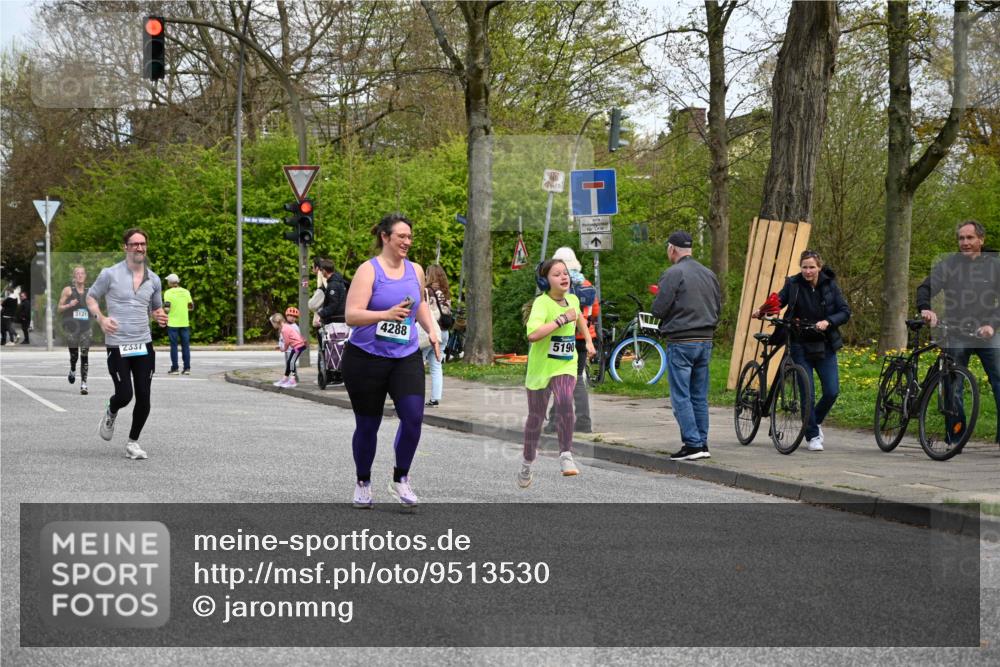 12.04.2026 - 45. Internationalen Wilhelmsburger Insellauf J. Mangold http://msf.ph/oto/9513530 12.04.2026 13:09:16 Ziel 4453, 4204, 4611, 2440, 2011, 5783, 4973, 4771, 5586, 5596, 4777, 5641, 5631, 4318, 4911, 4857, 3076, 5682, 5611, 5611, 5108, 4288, 5190, 3121, 2337, 3056, 2688, 4776, 2689, 5095, 3571, 5760, 3019, 3440, 5760, 3019, 3440, 5761, 4335, 3807, 4794, 2687, 5090, 5256 meine-sportfotos.de