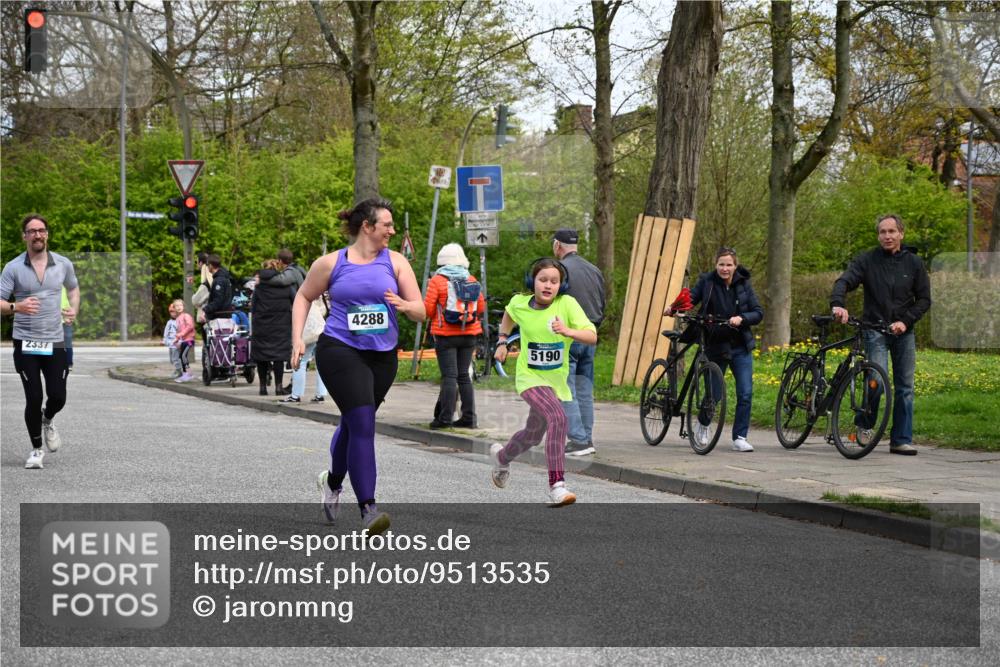 12.04.2026 - 45. Internationalen Wilhelmsburger Insellauf J. Mangold http://msf.ph/oto/9513535 12.04.2026 13:09:17 Ziel 4611, 2440, 2011, 5783, 4973, 4771, 5586, 5596, 4777, 5641, 5631, 4318, 4911, 4857, 3076, 5682, 5611, 5108, 5108, 4288, 5190, 3121, 2337, 3056, 2688, 4776, 2689, 5095, 3571, 5760, 3019, 3440, 5761, 5761, 4335, 3807, 4794, 2687, 5090, 5256, 4419, 5454 meine-sportfotos.de
