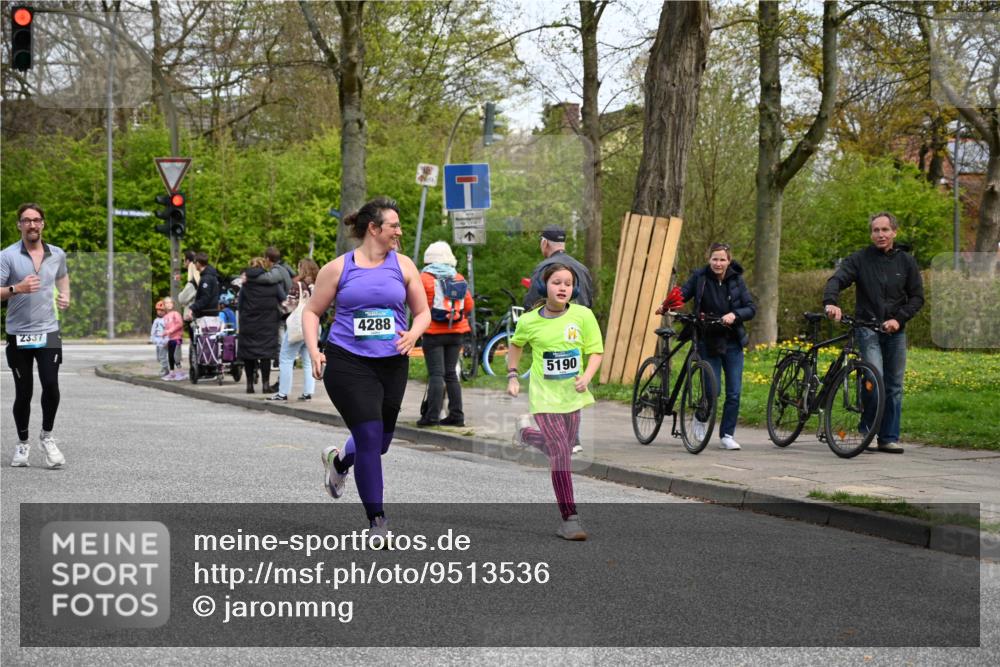 12.04.2026 - 45. Internationalen Wilhelmsburger Insellauf J. Mangold http://msf.ph/oto/9513536 12.04.2026 13:09:17 Ziel 4611, 2440, 2011, 5783, 4973, 4771, 5586, 5596, 4777, 5641, 5631, 4318, 4911, 4857, 3076, 5682, 5611, 5108, 5108, 4288, 5190, 3121, 2337, 3056, 2688, 4776, 2689, 5095, 3571, 5760, 3019, 3440, 5761, 5761, 4335, 3807, 4794, 2687, 5090, 5256, 4419, 5454 meine-sportfotos.de