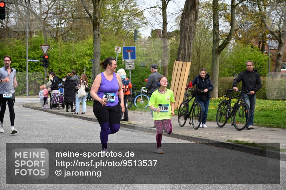 12.04.2026 - 45. Internationalen Wilhelmsburger Insellauf J. Mangold http://msf.ph/oto/9513537 12.04.2026 13:09:17 Ziel 4611, 2440, 2011, 5783, 4973, 4771, 5586, 5596, 4777, 5641, 5631, 4318, 4911, 4857, 3076, 5682, 5611, 5108, 5108, 4288, 5190, 3121, 2337, 3056, 2688, 4776, 2689, 5095, 3571, 5760, 3019, 3440, 5761, 5761, 4335, 3807, 4794, 2687, 5090, 5256, 4419, 5454 meine-sportfotos.de
