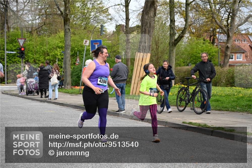 12.04.2026 - 45. Internationalen Wilhelmsburger Insellauf J. Mangold http://msf.ph/oto/9513540 12.04.2026 13:09:17 Ziel 4611, 2440, 2011, 5783, 4973, 4771, 5586, 5596, 4777, 5641, 5631, 4318, 4911, 4857, 3076, 5682, 5611, 5108, 5108, 4288, 5190, 3121, 2337, 3056, 2688, 4776, 2689, 5095, 3571, 5760, 3019, 3440, 5761, 5761, 4335, 3807, 4794, 2687, 5090, 5256, 4419, 5454 meine-sportfotos.de
