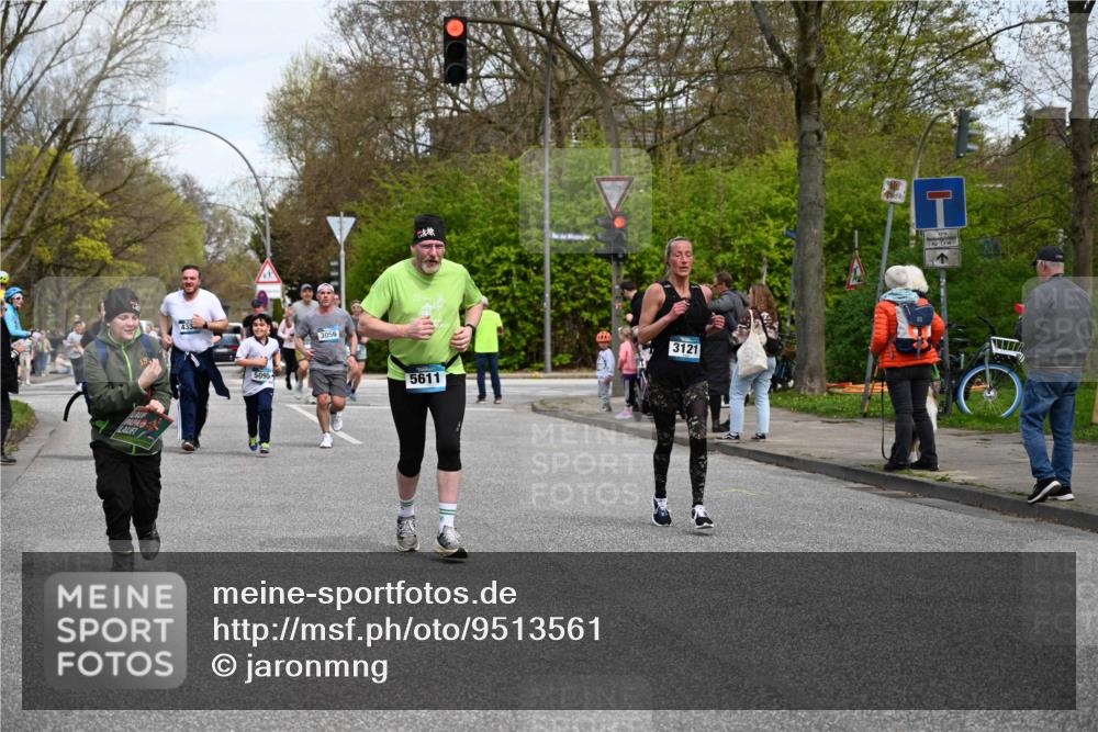 12.04.2026 - 45. Internationalen Wilhelmsburger Insellauf J. Mangold http://msf.ph/oto/9513561 12.04.2026 13:09:21 Ziel 2011, 5783, 4973, 4771, 5586, 5596, 4777, 5641, 5631, 4318, 4911, 4857, 3076, 5682, 5611, 5108, 4288, 5190, 3121, 2337, 2337, 3056, 2688, 4776, 2689, 5095, 3571, 5760, 3019, 3440, 5761, 4335, 3807, 4794, 2687, 5090, 5256, 4419, 5454, 5624, 5005, 3557, 3729 meine-sportfotos.de