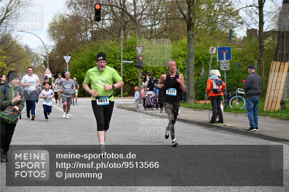 12.04.2026 - 45. Internationalen Wilhelmsburger Insellauf J. Mangold http://msf.ph/oto/9513566 12.04.2026 13:09:21 Ziel 2011, 5783, 4973, 4771, 5586, 5596, 4777, 5641, 5631, 4318, 4911, 4857, 3076, 5682, 5611, 5108, 4288, 5190, 3121, 2337, 2337, 3056, 2688, 4776, 2689, 5095, 3571, 5760, 3019, 3440, 5761, 4335, 3807, 4794, 2687, 5090, 5256, 4419, 5454, 5624, 5005, 3557, 3729 meine-sportfotos.de