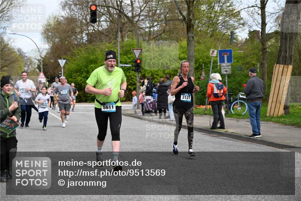 12.04.2026 - 45. Internationalen Wilhelmsburger Insellauf J. Mangold http://msf.ph/oto/9513569 12.04.2026 13:09:21 Ziel 2011, 5783, 4973, 4771, 5586, 5596, 4777, 5641, 5631, 4318, 4911, 4857, 3076, 5682, 5611, 5108, 4288, 5190, 3121, 2337, 2337, 3056, 2688, 4776, 2689, 5095, 3571, 5760, 3019, 3440, 5761, 4335, 3807, 4794, 2687, 5090, 5256, 4419, 5454, 5624, 5005, 3557, 3729 meine-sportfotos.de