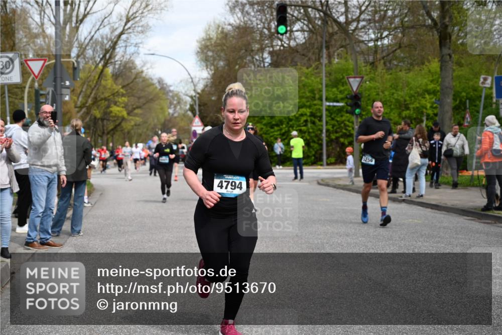 12.04.2026 - 45. Internationalen Wilhelmsburger Insellauf J. Mangold http://msf.ph/oto/9513670 12.04.2026 13:09:36 Ziel 4318, 4911, 4857, 3076, 5682, 5611, 5108, 4288, 5190, 3121, 2337, 3056, 2688, 4776, 2689, 5095, 3571, 5760, 3019, 3440, 5761, 4335, 3807, 4794, 2687, 5090, 5256, 4419, 5454, 5624, 5005, 3557, 3729, 3890, 3890, 5282, 2072, 5130, 3004, 2103, 5089, 2001, 4116, 2743, 3673, 4961, 3919, 3793, 3549, 5646, 5287 meine-sportfotos.de