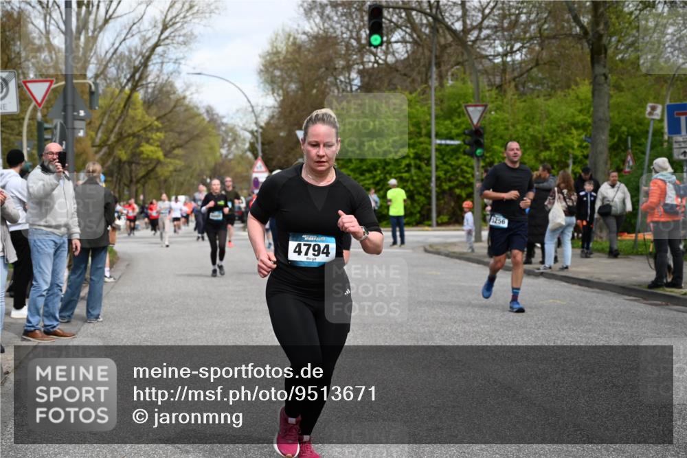 12.04.2026 - 45. Internationalen Wilhelmsburger Insellauf J. Mangold http://msf.ph/oto/9513671 12.04.2026 13:09:36 Ziel 4318, 4911, 4857, 3076, 5682, 5611, 5108, 4288, 5190, 3121, 2337, 3056, 2688, 4776, 2689, 5095, 3571, 5760, 3019, 3440, 5761, 4335, 3807, 4794, 2687, 5090, 5256, 4419, 5454, 5624, 5005, 3557, 3729, 3890, 3890, 5282, 2072, 5130, 3004, 2103, 5089, 2001, 4116, 2743, 3673, 4961, 3919, 3793, 3549, 5646, 5287 meine-sportfotos.de
