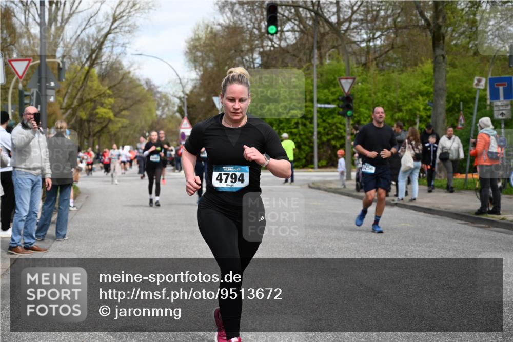 12.04.2026 - 45. Internationalen Wilhelmsburger Insellauf J. Mangold http://msf.ph/oto/9513672 12.04.2026 13:09:36 Ziel 4318, 4911, 4857, 3076, 5682, 5611, 5108, 4288, 5190, 3121, 2337, 3056, 2688, 4776, 2689, 5095, 3571, 5760, 3019, 3440, 5761, 4335, 3807, 4794, 2687, 5090, 5256, 4419, 5454, 5624, 5005, 3557, 3729, 3890, 3890, 5282, 2072, 5130, 3004, 2103, 5089, 2001, 4116, 2743, 3673, 4961, 3919, 3793, 3549, 5646, 5287 meine-sportfotos.de