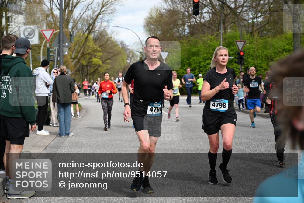 12.04.2026 - 45. Internationalen Wilhelmsburger Insellauf J. Mangold http://msf.ph/oto/9514057 12.04.2026 13:10:34 Ziel 2289, 4250, 5612, 3338, 5704, 4578, 4579, 4356, 3445, 3446, 4562, 3654, 3269, 4552, 3285, 3288, 5444, 5443, 5830, 5259, 3407, 3948, 3949, 4540, 2315, 5494, 4909, 5004, 4969, 5762, 4769, 4798, 4134, 4799, 5681, 2897, 3462, 5160, 5768, 3243, 4916, 5161, 3211, 5584, 4770, 5246, 5246, 2926, 2927, 5195, 4692, 5417, 5199, 2889, 2714, 4216, 4895, 3932, 2114, 2519, 2113 meine-sportfotos.de