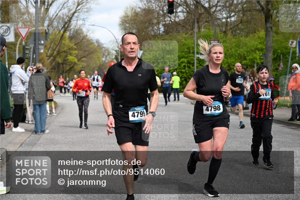 12.04.2026 - 45. Internationalen Wilhelmsburger Insellauf J. Mangold http://msf.ph/oto/9514060 12.04.2026 13:10:35 Ziel 4250, 5612, 3338, 5704, 4578, 4579, 4356, 3445, 3446, 4562, 3654, 3269, 4552, 3285, 3288, 5444, 5443, 5830, 5259, 3407, 3948, 3949, 4540, 2315, 5494, 4909, 5004, 4969, 5762, 4769, 4798, 4769, 4798, 4134, 4799, 5681, 2897, 3462, 5160, 5768, 3243, 4916, 5161, 3211, 5584, 4770, 5246, 2926, 2927, 5195, 4692, 5417, 5199, 2889, 2714, 4216, 4895, 3932, 2114, 2519, 2113 meine-sportfotos.de