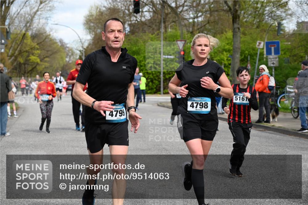 12.04.2026 - 45. Internationalen Wilhelmsburger Insellauf J. Mangold http://msf.ph/oto/9514063 12.04.2026 13:10:35 Ziel 4250, 5612, 3338, 5704, 4578, 4579, 4356, 3445, 3446, 4562, 3654, 3269, 4552, 3285, 3288, 5444, 5443, 5830, 5259, 3407, 3948, 3949, 4540, 2315, 5494, 4909, 5004, 4969, 5762, 4769, 4798, 4769, 4798, 4134, 4799, 5681, 2897, 3462, 5160, 5768, 3243, 4916, 5161, 3211, 5584, 4770, 5246, 2926, 2927, 5195, 4692, 5417, 5199, 2889, 2714, 4216, 4895, 3932, 2114, 2519, 2113 meine-sportfotos.de
