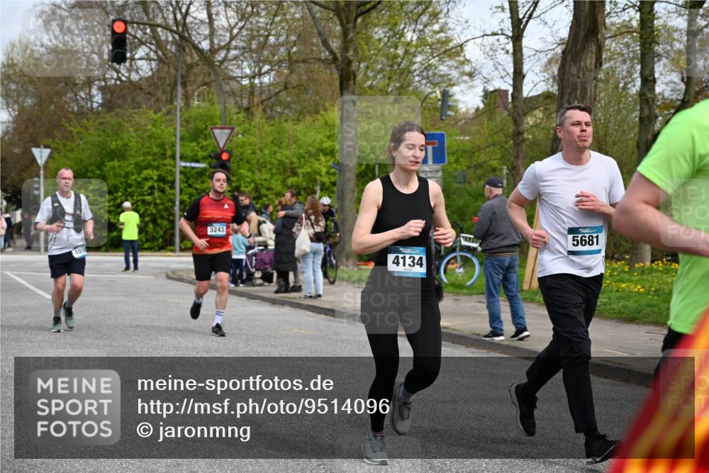 12.04.2026 - 45. Internationalen Wilhelmsburger Insellauf J. Mangold http://msf.ph/oto/9514096 12.04.2026 13:10:41 Ziel 5704, 4578, 4579, 4356, 3445, 3446, 4562, 3654, 3269, 4552, 3285, 3288, 5444, 5443, 5830, 5259, 3407, 3948, 3949, 4540, 2315, 5494, 4909, 5004, 4969, 5762, 4769, 4798, 4134, 4799, 5681, 2897, 3462, 5160, 5768, 5768, 3243, 4916, 5161, 3211, 5584, 4770, 5246, 2926, 2927, 5195, 4692, 5417, 5199, 2889, 2714, 4216, 4895, 3932, 2114, 2519, 2113, 2076, 4106, 3247, 5180 meine-sportfotos.de