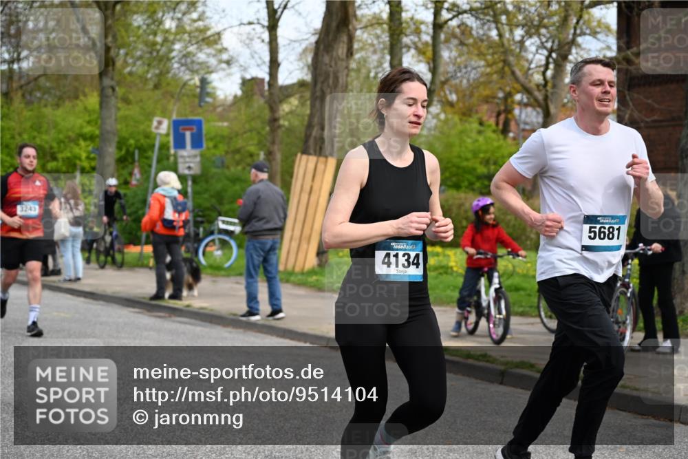 12.04.2026 - 45. Internationalen Wilhelmsburger Insellauf J. Mangold http://msf.ph/oto/9514104 12.04.2026 13:10:42 Ziel 4578, 4579, 4356, 3445, 3446, 4562, 3654, 3269, 4552, 3285, 3288, 5444, 5443, 5830, 5259, 3407, 3948, 3949, 4540, 2315, 5494, 4909, 5004, 4969, 5762, 4769, 4798, 4134, 4799, 5681, 2897, 3462, 5160, 5768, 3243, 4916, 3243, 4916, 5161, 3211, 5584, 4770, 5246, 2926, 2927, 5195, 4692, 5417, 5199, 2889, 2714, 4216, 4895, 3932, 2114, 2519, 2113, 2076, 4106, 3247, 5180, 3101 meine-sportfotos.de